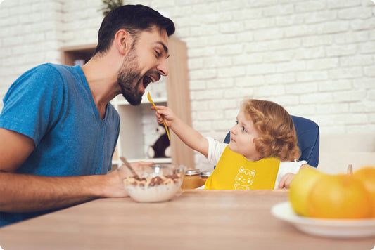 Bavetica pentru bebelusi YellowKitty IdealStore, din silicon moale, Impermeabil, cu buzunar pentru prinderea resturilor alimentare, Ajustabila pe 6 niveluri, Galbena