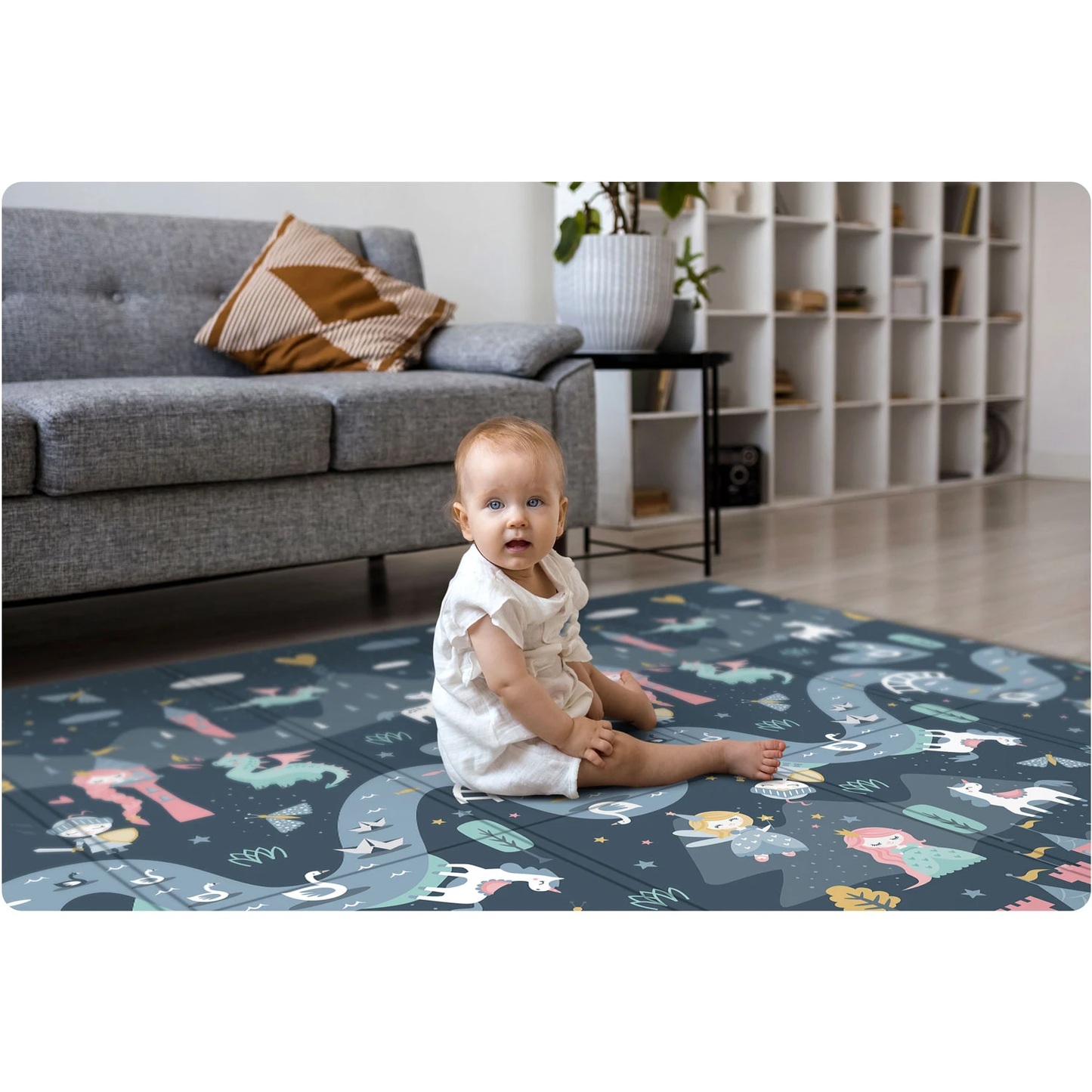 Covoras pliabil First Steps ideal STORE, Cu doua fete, Din spuma de inalta calitate Dimensiune 200 X 180 X 1, Sistem antialunecare, Imprimeuri calde atat pentru fetite cat si pentru baietei, Usor de intretinut, Asigura izolare termica fata de sol