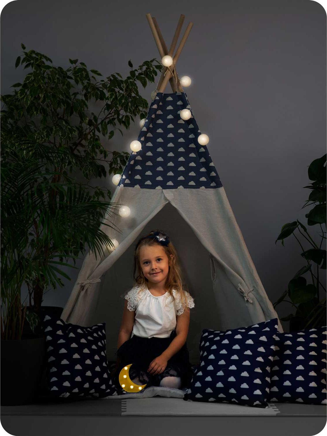 Cort de Joaca cu Lumini idealStore TIPI, model Tipi, Bumbac Natural, cu Perne, Covoras Izolator, Structura Stabila, Pereti Glisanti, Husa de Depozitare, culoare Albastru Alb