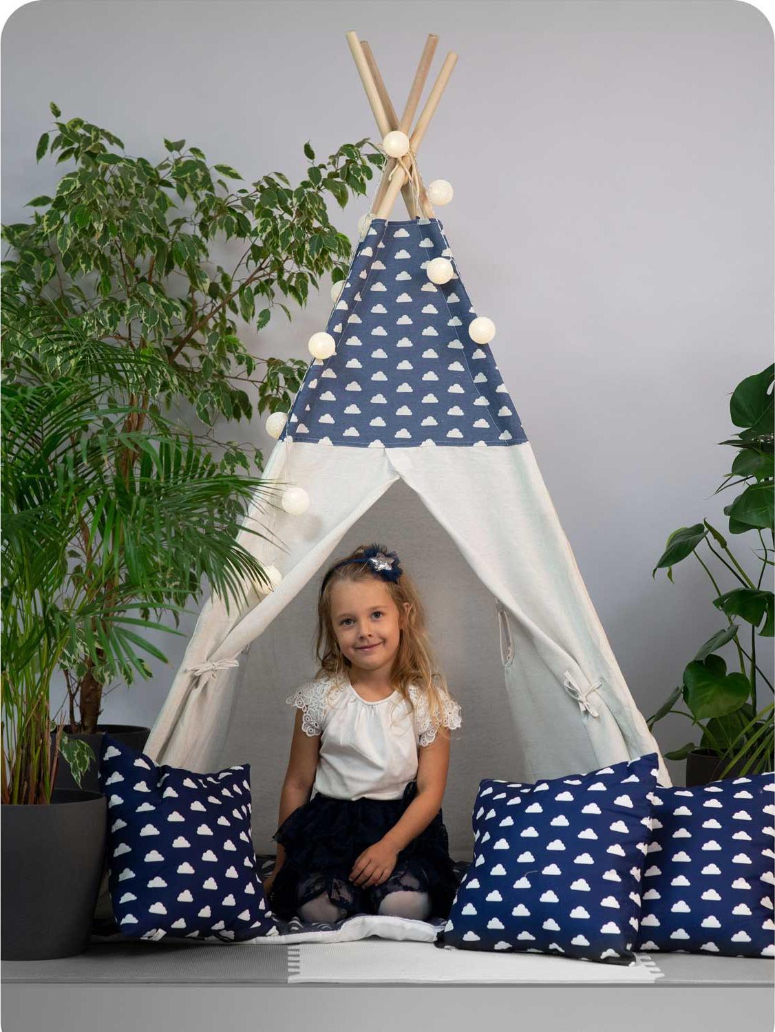 Cort de Joaca cu Lumini idealStore TIPI, model Tipi, Bumbac Natural, cu Perne, Covoras Izolator, Structura Stabila, Pereti Glisanti, Husa de Depozitare, culoare Albastru Alb