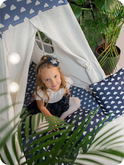 Cort de Joaca cu Lumini idealStore TIPI, model Tipi, Bumbac Natural, cu Perne, Covoras Izolator, Structura Stabila, Pereti Glisanti, Husa de Depozitare, culoare Albastru Alb