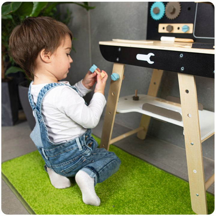 Banc de Lucru din Lemn Pentru Copii Work Bench Smart idealSTORE Dotat cu Rafturi si un Set de Unelte Asemanatoare cu cele reale Ciocan, Cheie, Surubelnita, Rigla, Suruburi, Masa Echipata cu Menghina, Dezvolta Abilitatile Motorii Fine