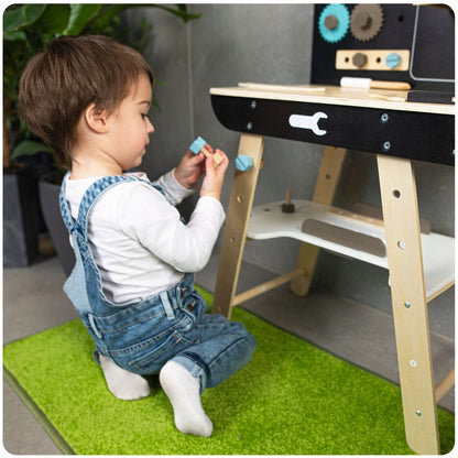 Banc de Lucru din Lemn Pentru Copii Work Bench Smart idealSTORE Dotat cu Rafturi si un Set de Unelte Asemanatoare cu cele reale Ciocan, Cheie, Surubelnita, Rigla, Suruburi, Masa Echipata cu Menghina, Dezvolta Abilitatile Motorii Fine