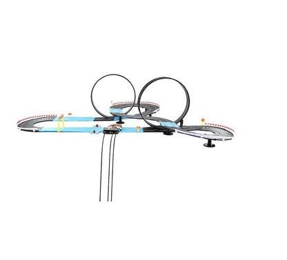 Set de joaca idealSTORE FAST AND FURIOS Include 2 masini, semne de avertizare, balustrade, autocolante, 2 telecomenzi, alimentare electrica, elemente de urmarire, Lungimea pistei 790 cm, Dezvolta abilitatile manuale si imaginatia