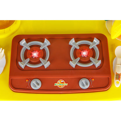 Bucatarie MULTIFUNCTIONALA IDL Candy Pink, 95 CM Inaltime, Efecte luminoase si sonore, Dotata cu accesorii simbolice: aragaz, frigider, cuptor, vesela, produse alimentare, Maro