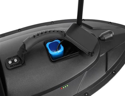 Barca idealSTORE de pescuit Dimensiuni 55 x 27 x 16 cm, Include telecomanda, antena detasabila, baterie, Autonomie 300m, Baterie 5200AH/ 7,4V, Timp de lucru 2,5h, Semnalizare lumina