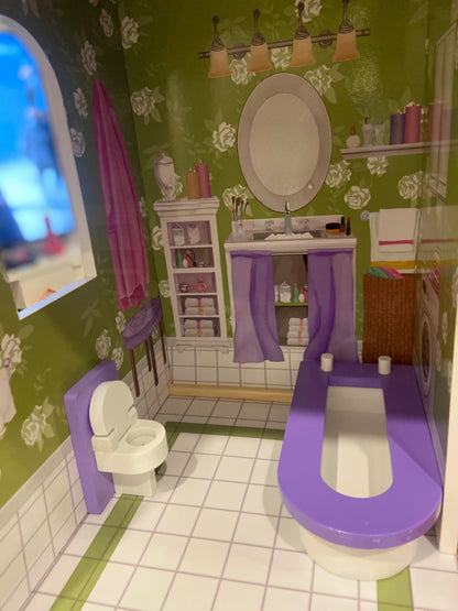 Casuta de Papusi din Lemn Luxury House idealSTORE, Dimensiuni 122 x 31 x 119 cm, Construita pe 4 Nivele, Formata din 8 Camere Spatioase, Include 28 de Accesorii Specifice locuintei, Lift Glisant Mobilier din Lemn, Structura Robusta