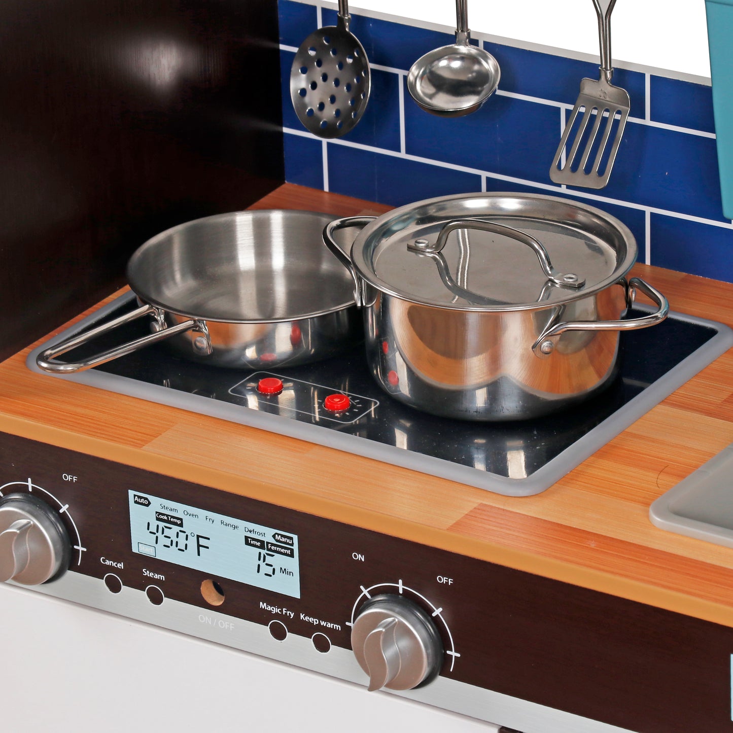 Bucatarie din Lemn Premium pentru copii idealSTORE, Dimensiune 96 x 32 x 93 cm, Material MDF, Compartimentata cu masina de spalat vase, Cuptor, Frigider, Accesorizata cu ustensilele necesare micului bucatar, Brown Edition