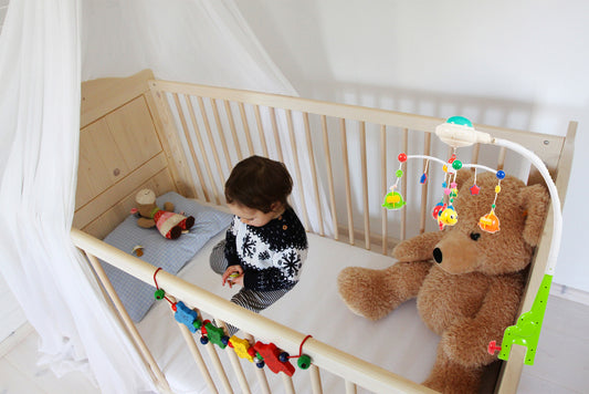 Carusel Muzical pentru patut cu Proiector stelute inclus, melodii linistitoare, jucarii detasabile, Volum reglabil, Magic Dreams