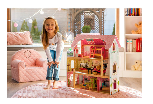 Casuta de papusi din lemn idealStore Pink Bowau Residence, Dimensiuni 71 x 30 x 63 cm, Constructie pe 3 nivele cu un total de 5 camere, Include un set cu 15 piese de mobilier cu design minimalist, Accesorizata cu 4 papusi pentru o distractie atractiva