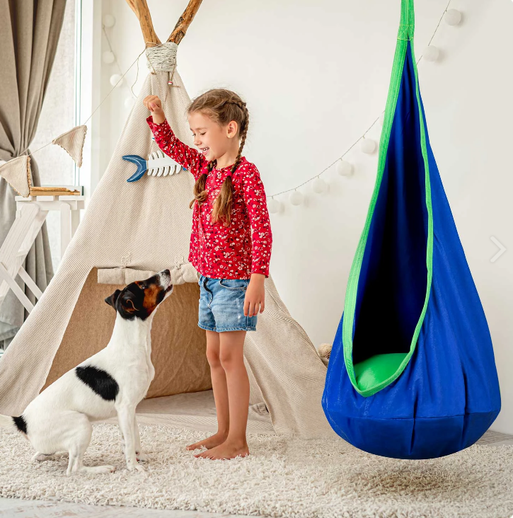 Hamac copii The Raven's Nest tip cocon idealSTORE Dimensiune 140 x 55 cm, Material solid, Include perna, Suport de suspendare, Carlig suplimentar, Ideal pentru camera, gradina sau terasa, Sarcina maxima 80 kg, Albastru