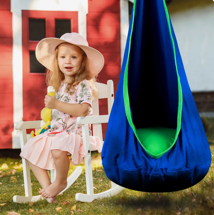 Hamac copii The Raven's Nest tip cocon idealSTORE Dimensiune 140 x 55 cm, Material solid, Include perna, Suport de suspendare, Carlig suplimentar, Ideal pentru camera, gradina sau terasa, Sarcina maxima 80 kg, Albastru