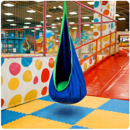 Hamac copii The Raven's Nest tip cocon idealSTORE Dimensiune 140 x 55 cm, Material solid, Include perna, Suport de suspendare, Carlig suplimentar, Ideal pentru camera, gradina sau terasa, Sarcina maxima 80 kg, Albastru