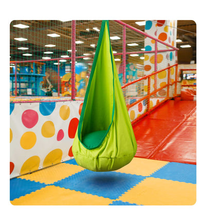 Hamac copii The Raven's Nest tip cocon idealSTORE Dimensiune 140 x 55 cm, Material solid, Include perna, Suport de suspendare, Carlig suplimentar, Ideal pentru camera, gradina sau terasa, Sarcina maxima 80 kg