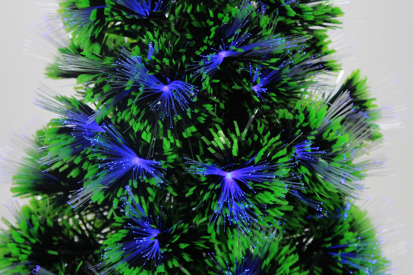 Brad Artificial cu Fibra Optica idealStore, 125 LED-uri RGB, Stea in Varf, Suport Plastic, lumini flash, 120 cm inaltime