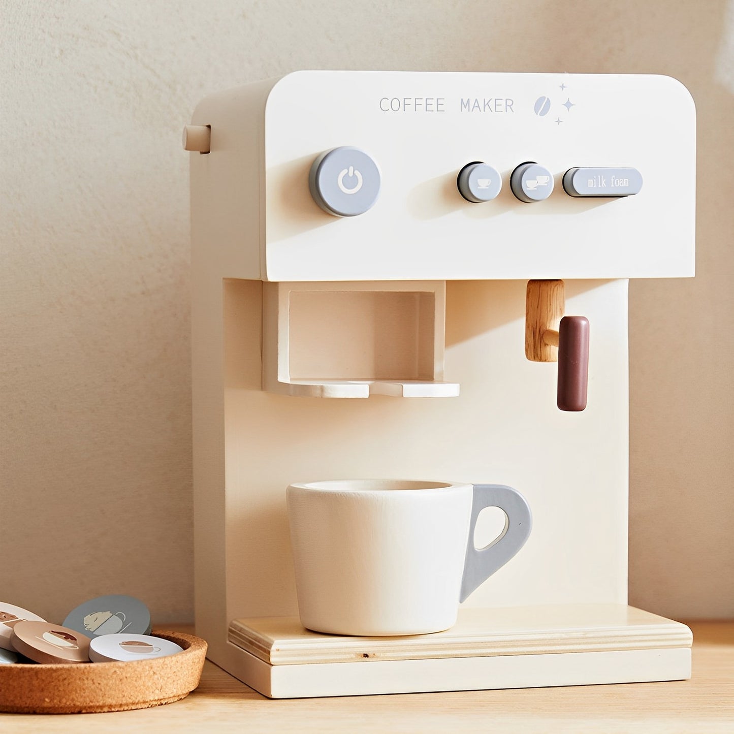 Aparat de Cafea pentru Copii din Lemn Deluxe Barista ideal STORE, Dimensiune 16 x 13 x 22, Include o ceasca de cafea, O piesa de mobilier perfecta in bucataria micului bucatar, Ajuta la dezvoltarea imaginatiei si creativitatii