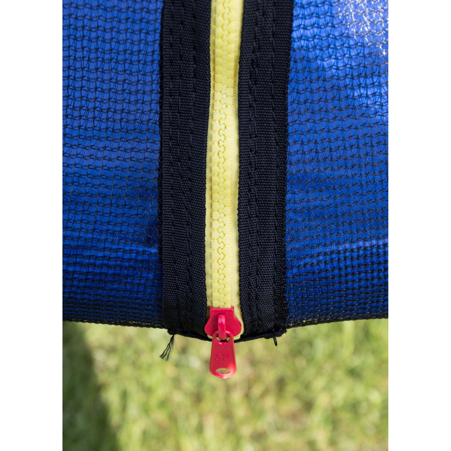 Trambulina pentru copii cu plasa de protectie IDL FREE THE JUMP COLLECTION, Diametru 244 cm, Fabricata din Otel, Echipata cu 42 de arcuri de Sustinere ce suporta pana la 150 de Kg, Accesorizata cu Scara de Acces, Certificat de siguranta TUV-GS-CE