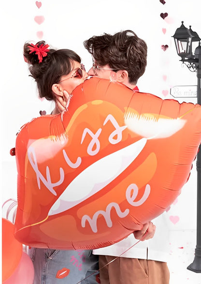 Balon din Folie KISS ME idealSTORE, Dimensiuni 73 x 48 cm, Include pai pentru Umflare, Ideal pentru Valentine's day