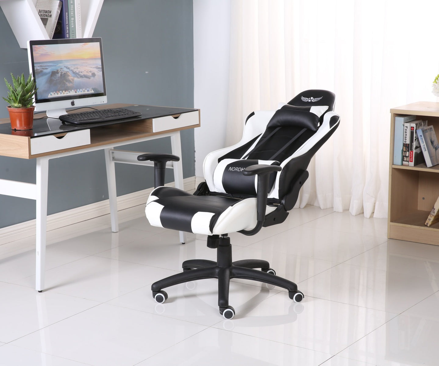 Scaun Gaming Reglabil cu mecanism TILT idealSTORE Racing eSPORT COLLECTION, Asigura pozitia si confortul corect al corpului, Echipat cu cotiere reglabile, perne confortabile, Posibilitatea modificarii unghiului spatarului pana la 180 , Negru-Alb