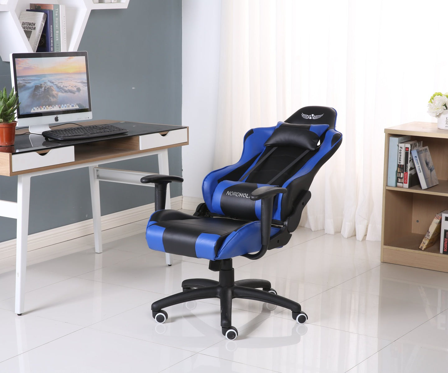 Scaun Gaming Reglabil cu mecanism TILT idealSTORE Racing eSPORT COLLECTION, Asigura pozitia si confortul corect al corpului, Echipat cu cotiere reglabile, perne confortabile, Posibilitatea modificarii unghiului spatarului pana la 180 , Negru-Albastru