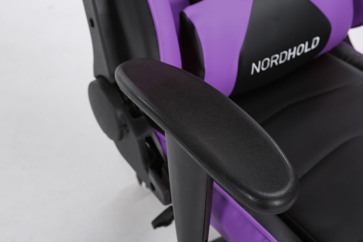 Scaun Gaming Reglabil idealSTORE Racing eSPORT COLLECTION, Asigura pozitia si confortul corect al corpului, Echipat cu cotiere reglabile, perne confortabile, Posibilitatea modificarii unghiului spatarului pana la 180 , Violet