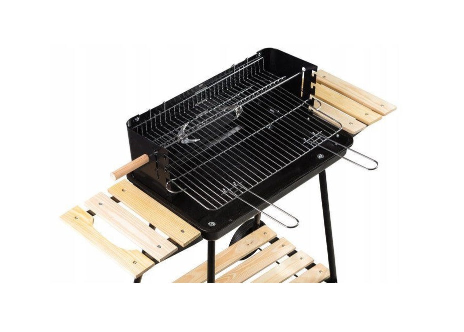 Gratar cu Carbuni si ROTISOR pentru Gradina IDL, DOTAT cu 3 Rafturi din LEMN practice pentru Accesorii si 2 Roti pentru a facilita transportul, Colectie 2019, Dimensiuni 84 x 37 x 86 cm, Inaltime reglabila pe 4 nivele, Constructie stabila