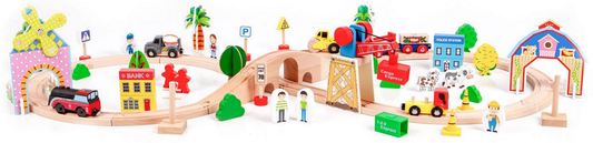 Pista Multifunctionala din Lemn Natural The Small Town idealSTORE, Include 76 elemente Interesante, Vehicule, Indicatoare Rutiere, Cladiri, Locomotiva Electrica, Stimuleaza Abilitatile Motorii ale copilului