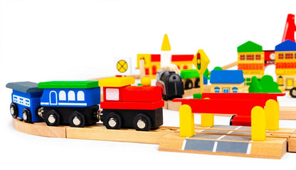 Pista Multifunctionala din Lemn Natural The JoyFul Town idealSTORE, Include 89 elemente Interesante, Vehicule, Indicatoare Rutiere, Cladiri, Copaci, Locomotiva Electrica, Stimuleaza Creativitatea si imaginatia Copilului