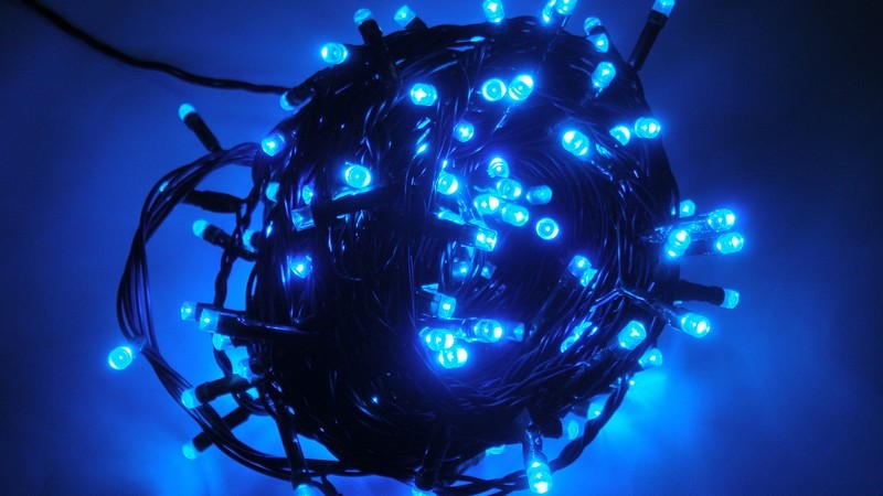 Instalatie IDL Profesionala pentru brad, 120 led-uri albastre pentru o atmosfera relaxanta, Controler interior/exterior cu 8 functii, Grad de protectie IP44