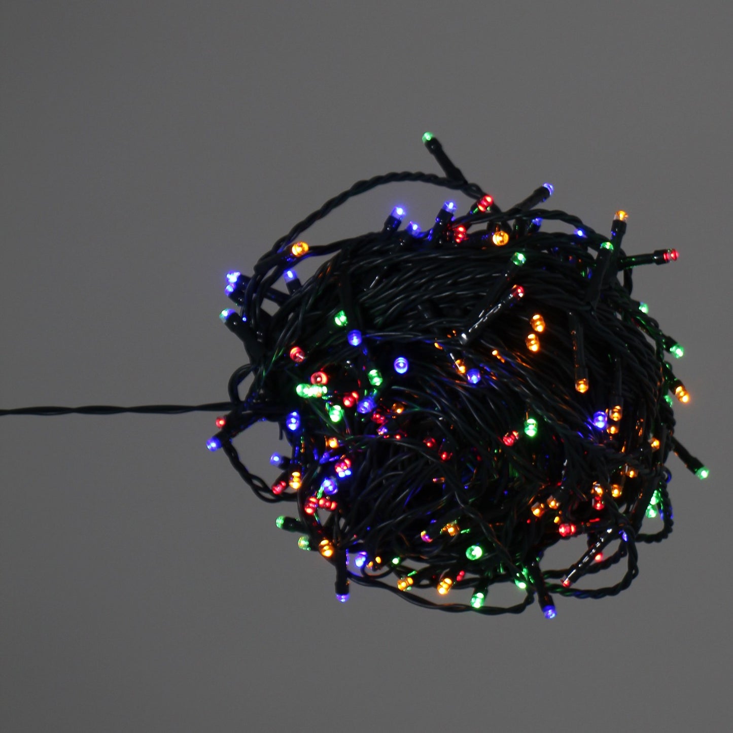 Instalatie IDL Profesionala pentru brad, 240 led-uri multicolore ce garanteaza o atmosfera de basm si un joc de lumini atractiv pentru micuti, Controler interior/ exterior cu 8 functii si Grad de protectie IP44