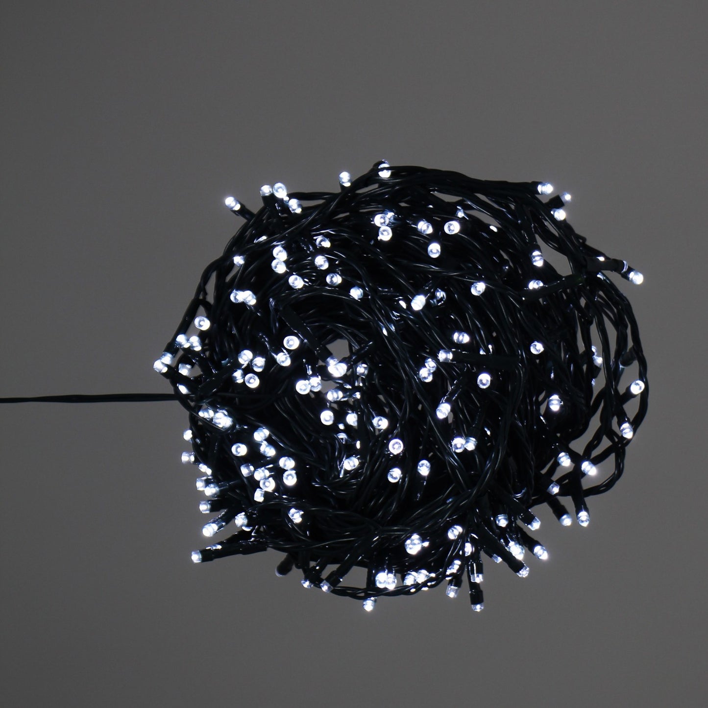 Instalatie IDL Profesionala pentru brad, 60 led-uri albe cu lumina rece pentru o atmosfera linistita si un mediu ambiental primitor, Controler interior/ exterior cu 8 functii si Grad de protectie IP44