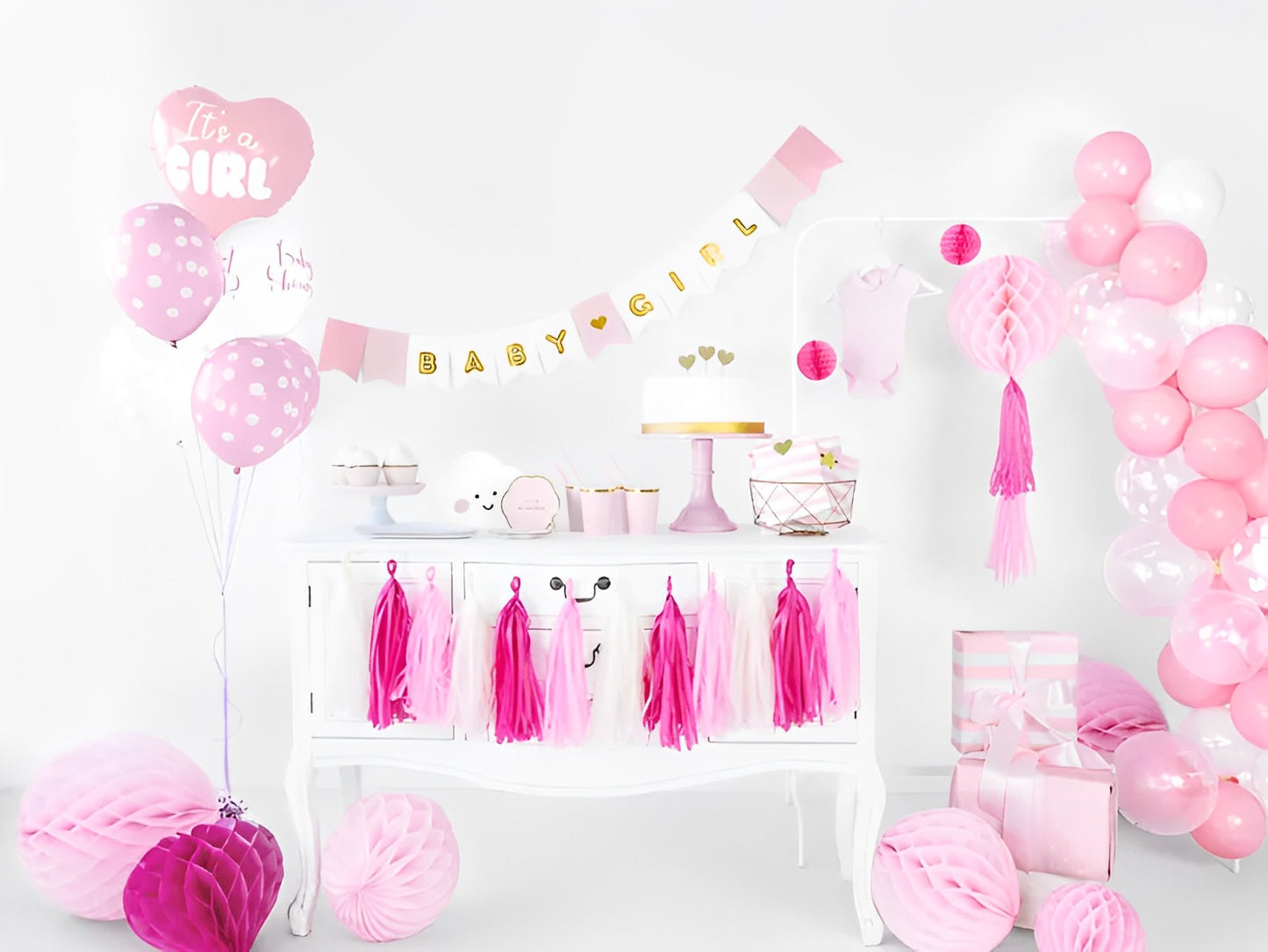 Balon It's a Girl IdealStore, Din folie in forma de inima, De culoare Roz cu impriumeu alb, Dimensiune 45 cm, Poate fi umflat atat cu Aer cat si cu Heliu, Ideal pentru petrecerea Baby Shower