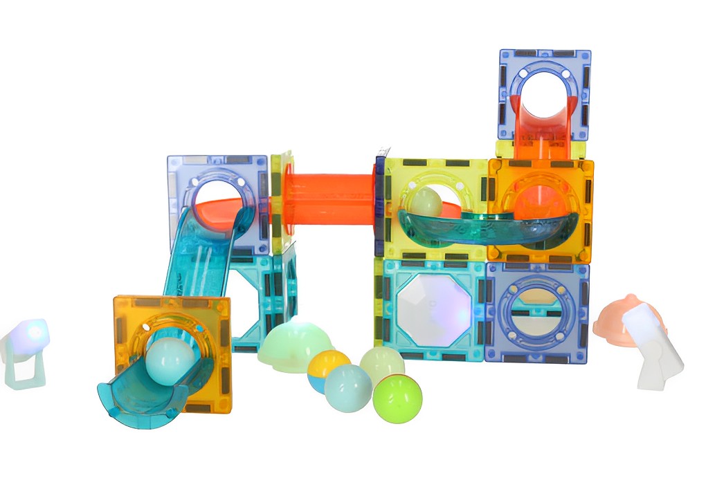 Set de constructie IdealStore, Blocuri magnetice luminoase, Pista cu bile stralucitoare, Dimensiune pachet 27 X 13 X 7.5 cm, Contine 49elemente, 4bile,20autocolante,16blocuri patrate, Dezvolta perfect motricitatea si precizia degetelor, Multicolor