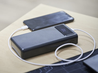 Baterie Externa idealStore PowerBank 30000 maH, 4 iesiri USB, 2 x usb cu Incarcare Rapida, Tensiune Iesire 5V-2A, Ecran LED, Functie de Lanterna, Incarcare in 10 ore