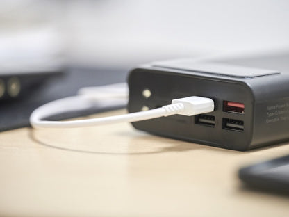 Baterie Externa idealStore PowerBank 30000 maH, 4 iesiri USB, 2 x usb cu Incarcare Rapida, Tensiune Iesire 5V-2A, Ecran LED, Functie de Lanterna, Incarcare in 10 ore