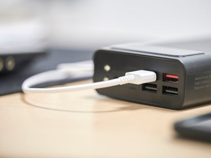 Baterie Externa idealStore PowerBank 30000 maH, 4 iesiri USB, 2 x usb cu Incarcare Rapida, Tensiune Iesire 5V-2A, Ecran LED, Functie de Lanterna, Incarcare in 10 ore