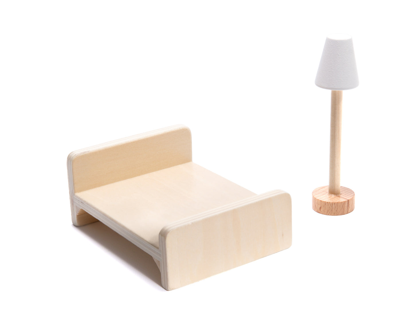 Casuta de Papusi din Lemn The Family Home idealSTORE, Dimensiuni 62 x 27 x 78 cm, Accesorizata cu Lumina LED Resedinta cu 3 Etaje, Dotata cu 4 Camere si o Terasa, Include un Mobilier Bogat din Lemn, Stimuleaza Imaginatia Copilului