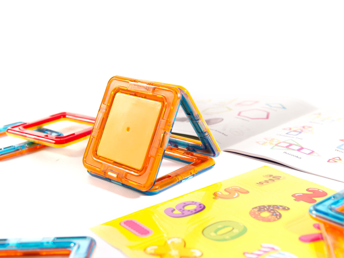 Set Inteligent de Constructie Super Play Magnet IdealStore, Include 40 de Piese Magnetice Multicolore, Modele si Forme Nelimitate de Construit, Educativ- Creativ, Maganeti Neodim, Incurajeaza Gandirea Creativa