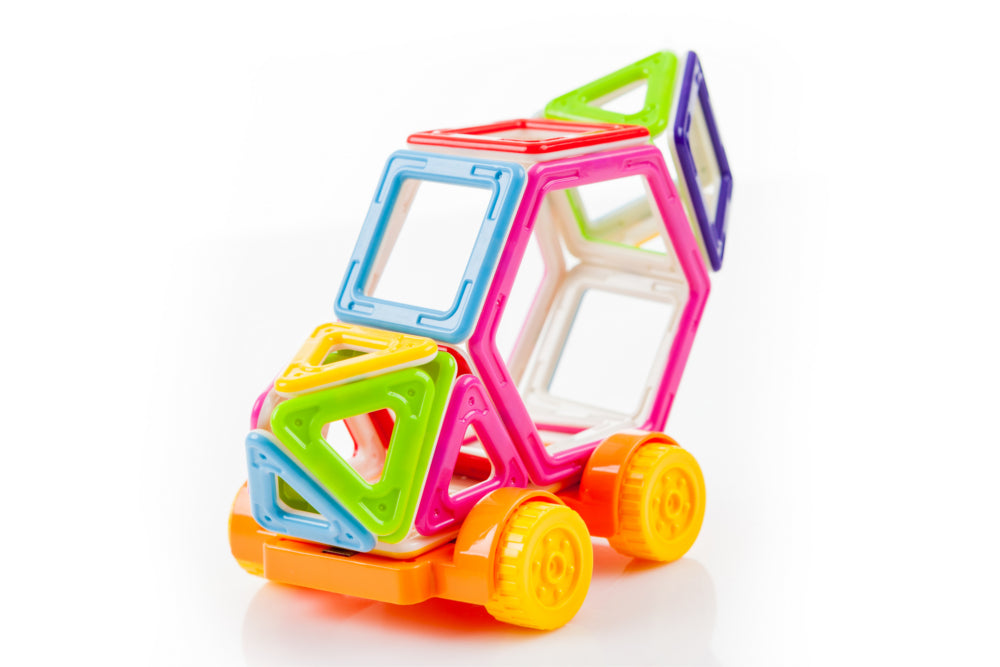 Set de constructie Educative Magnetic 3D IdealStore, Include 68 piese multicolore Stimuleaza imaginatia si creativitatea, Distractie garantata in familie, Magneti Neodim