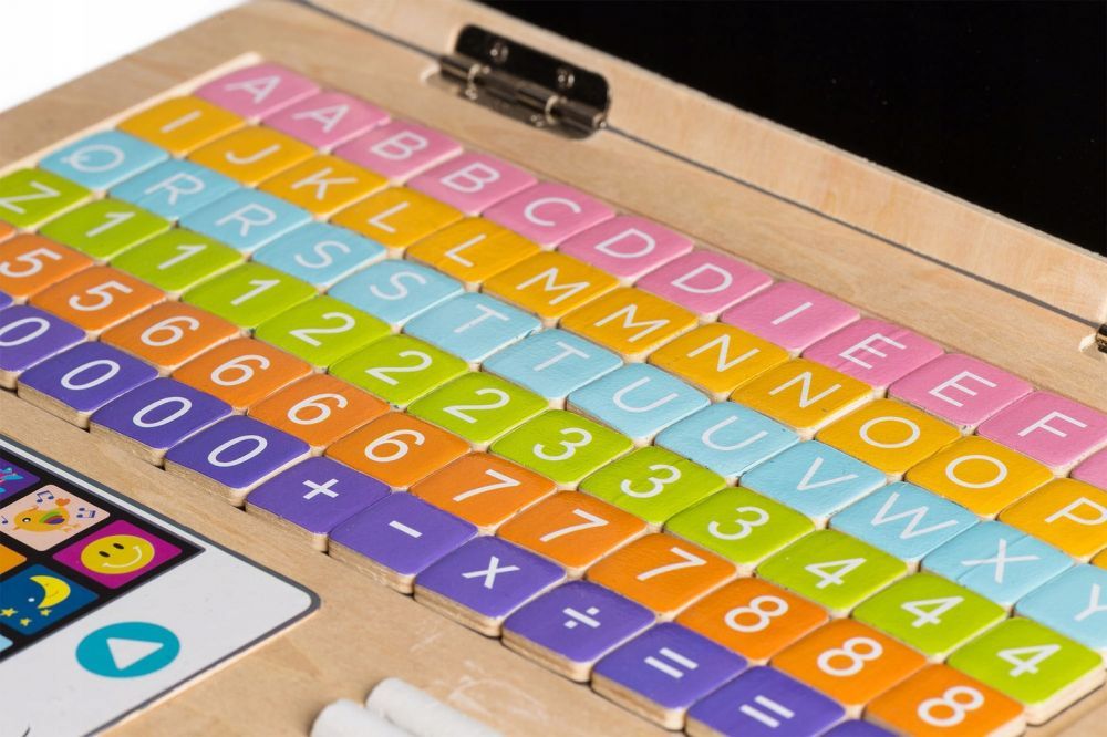 Laptop din lemn, pentru copii, cu 78 elemente magnetice
