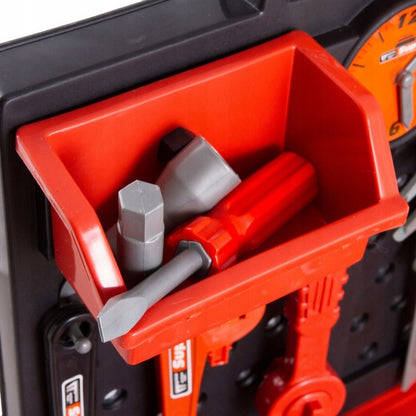 Banc de lucru 'DO IT YOURSELF', Model cu 52 accesorii ( bornasina, fierastrau, ciocan, menghina, raft pt accesorii, chei, etc. ), Perfect pentru micutii pasionati de bricolaj, Confectionat din plastic non-alergenic si durabil