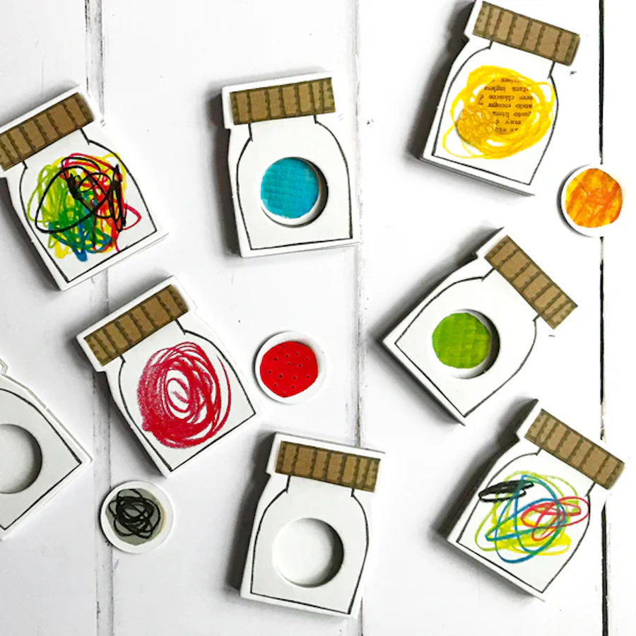 Joc de Societate Monstrul Culorilor idealSTORE, Diferentiaza Emotiile, Simtiti Lucruri care va fac Fericiti, Calmi sau Infricosati, iar apoi Spuneti Tuturor care sunt Acele Lucruri