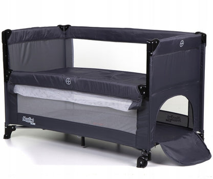 Patut Turistic Pliabil idealSTORE, Constructie Metalica Solida, 2 Fete de Plasa, 2 Etaje, Protectie dubla impotriva plierii, Include Geanta de transport, Roti pentru deplasare rapida, Saltea Moale si Pliabila