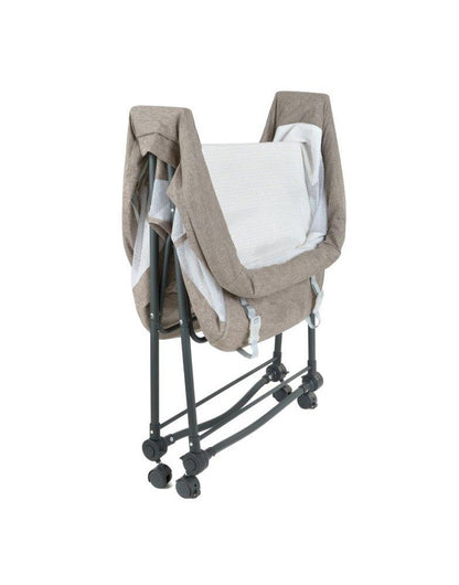 Patut de calatorie pliabil BABY ELIO idealSTORE, Cadru durabil + Tesatura din bumbac respirabila, Saltea reglabila, Include plasa de tantar, cos pentru articole si jucarii, Perfect pentru calatoriile de vara, Sarcina maxima 10 kg, Culoare Bej