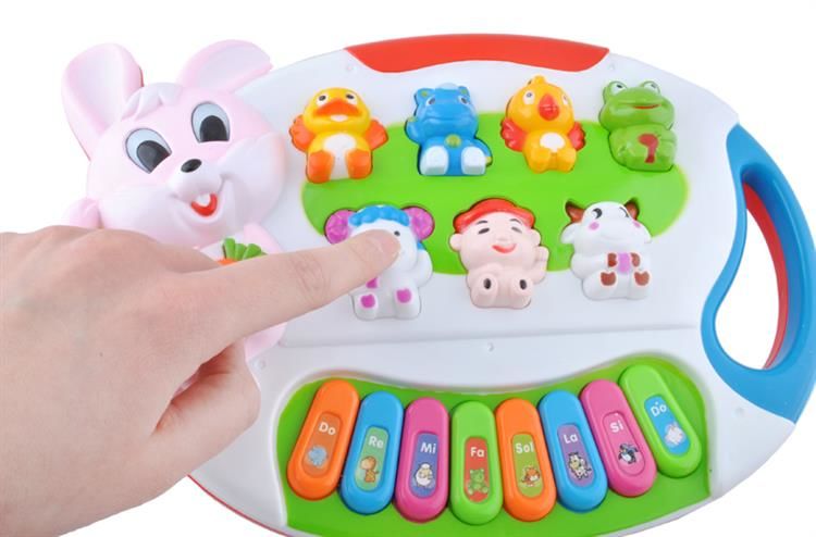 Centru de activitati Micul Pianist Iepuras cu Melodii si Luminite, Difuzor incorporat, Dimensiuni 24.5 cm lungime, 18 cm latime, Culoare Alb