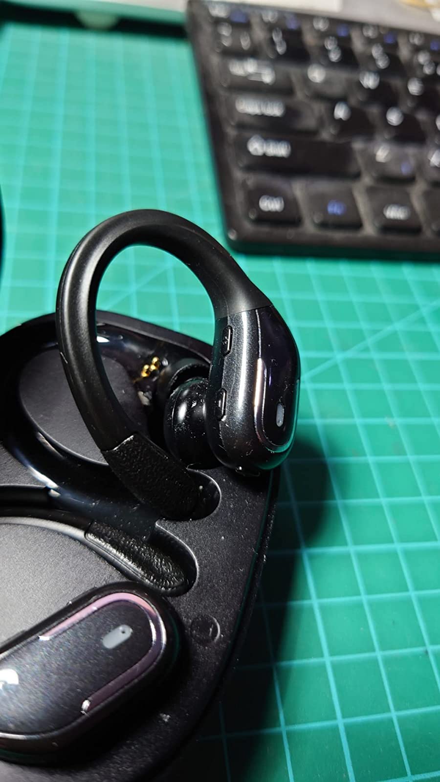 Casti Wireless idealStore RunX60h, Claritate Sunet HD, Microfon HD, Autonomie 60 ore, Eliminare zgomot fundal, Sunet Clar, Bass Profund, Bluetooth 5.3, Raza 20 metri, Impermeabil, Culoare Negru