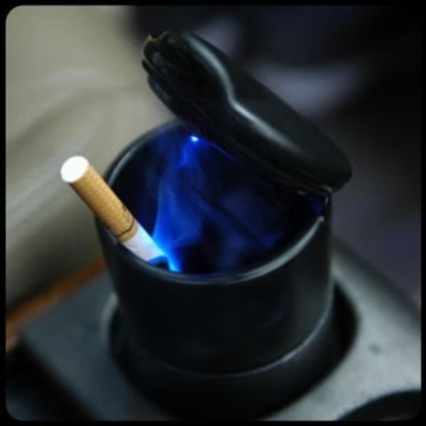 Scrumiera eleganta universala cu iluminare led auto