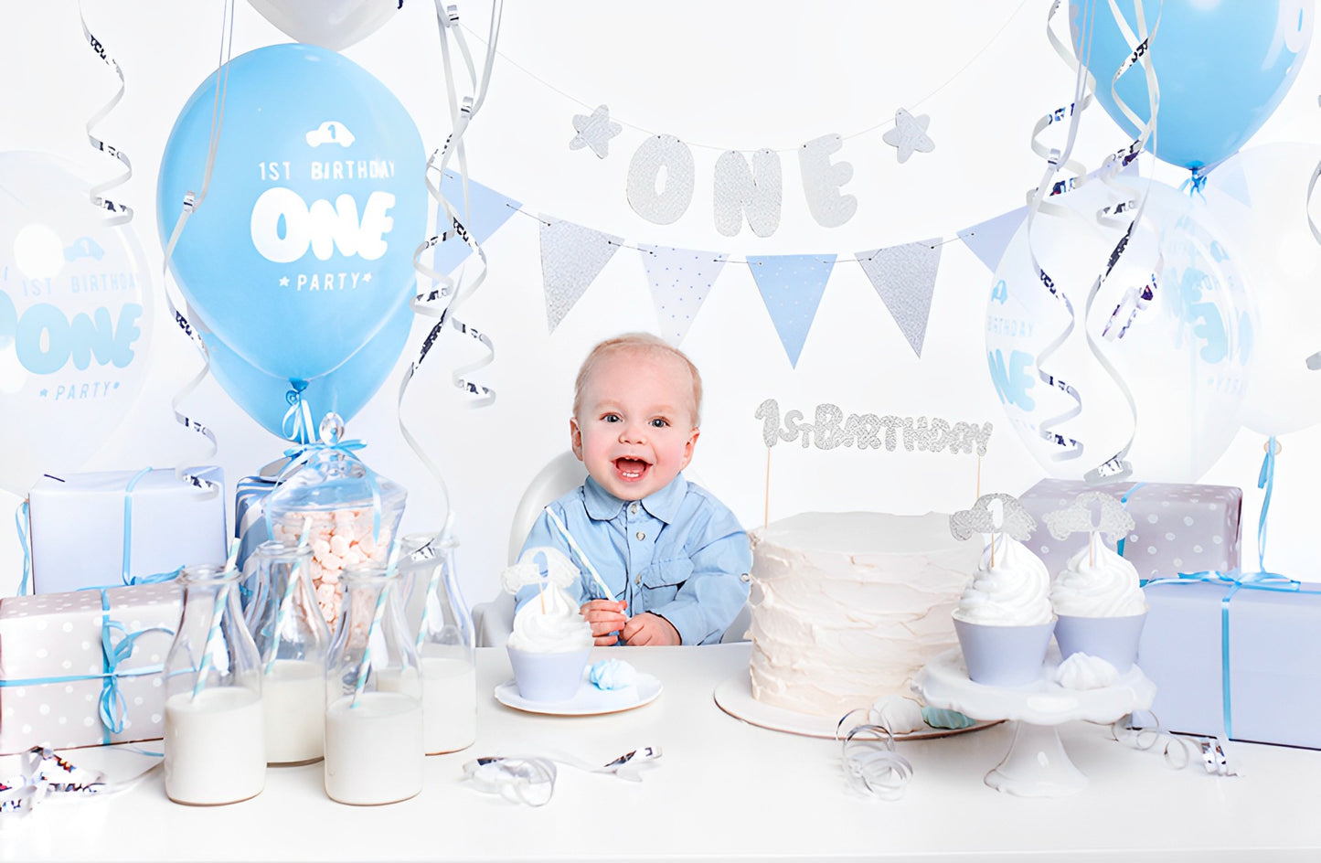 Set Decoratiuni pentru Petrecere Baby Party Boy idealSTORE, Include Banner ONE, Ghirlanda de Hartie, Topper pentru Tort, Briose, Baloane Latex, Panglica din Satin Albastru Deschis, Perfect pentru prima zi de Nastere