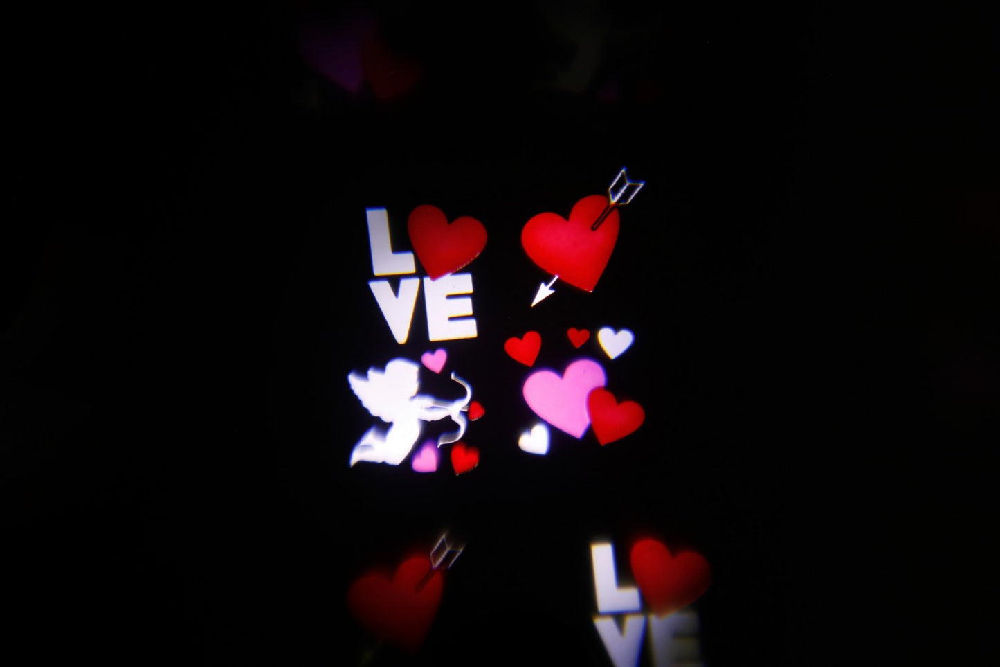 Instalatie Craciun IDL Laser Shower pentru iluminarea casei ce include 6 filme cu 4 modele diferite ce au proiectie multicolora, Model rotativ cu 4 surse de tip LED cu 8 ore de functionare