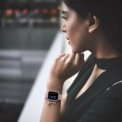 Ceas SmartWatch si Bratara Fitness CRISTAL TIME 80 Fashion, Display IPS color TFT de 1.3 inch, Masurarea ritmului cardiac, Monitorizarea somnului, Muzica si Fotografii, Apeluri si memento-ul de mesaje, Design unic alaturi de bratara silicon roz